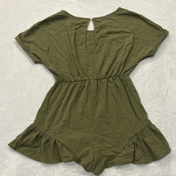 Romper - Picture 2 of 4